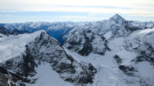 Himalaya buzulları 2035’te yok olabilir: Prof. Dr. Toksoy’dan küresel göç, savaş ve yiyecek krizi uyarısı