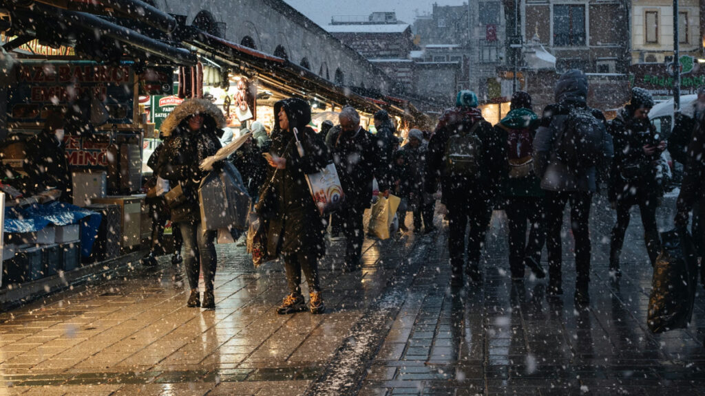 İstanbul Valiliği’nden 19 ilçe için kar ve karla karışık yağmur uyarısı