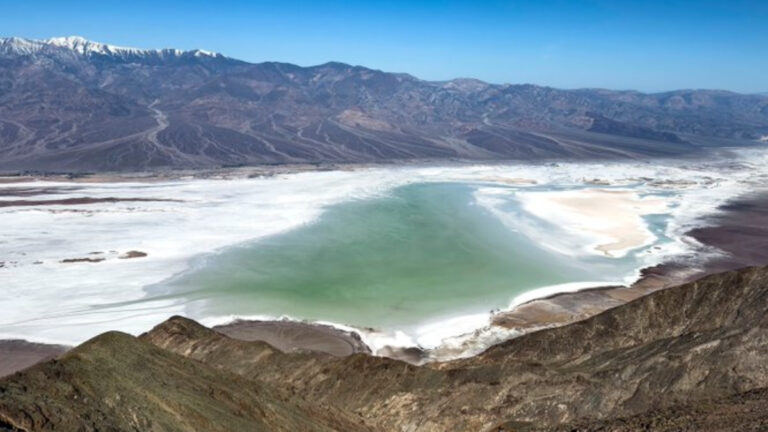 Rekor yağışlar sonrası Ölüm Vadisi’nde antik göl yeniden doğdu