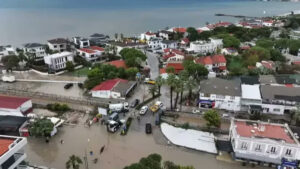 Kıyı Ege’ye kuvvetli yağış ve Anadolu’ya buzlanma uyarısı