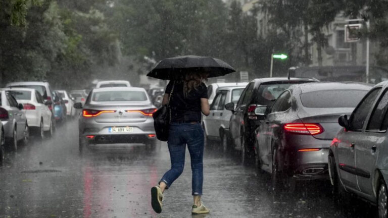 Türkiye genelinde parçalı yağışlar ve kar uyarısı: Hava sıcaklıkları normal seyrediyor