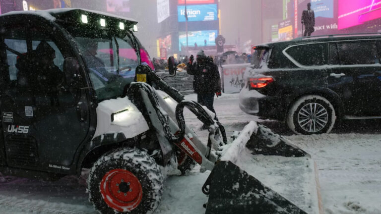 Isınan dünyada neden bu kadar çok kar yağıyor?