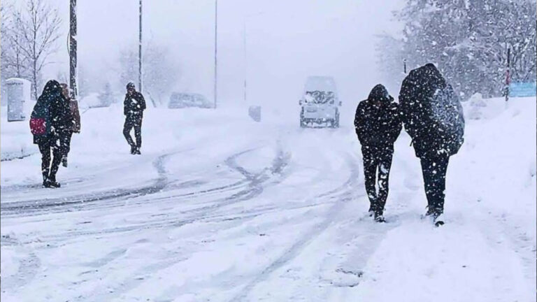 Karla karışık yağmur ve kar yağışı uyarısı! Batı ısınıyor, doğu donuyor