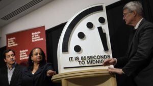 Kıyamet Saati 85 saniyeye indi: İklim krizi ve yapay zekâ alarm veriyor