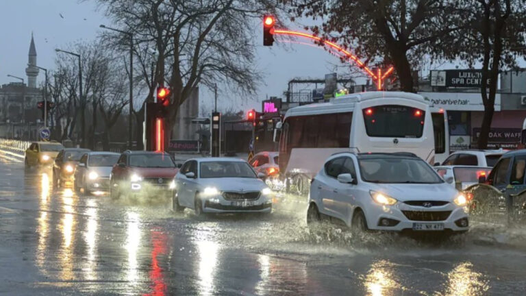 Meteoroloji’den Marmara, Ege, Akdeniz için sağanak yağmur uyarısı