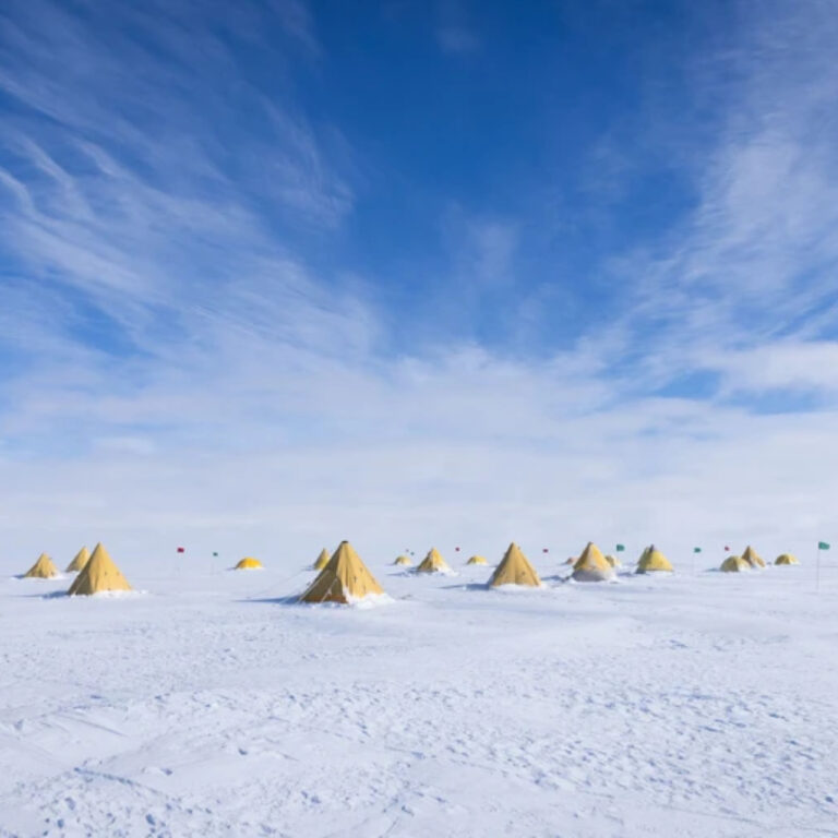 Bilim insanları Antarktika buz tabakasının altından çıkarılan en derin kaya örneğini elde etti