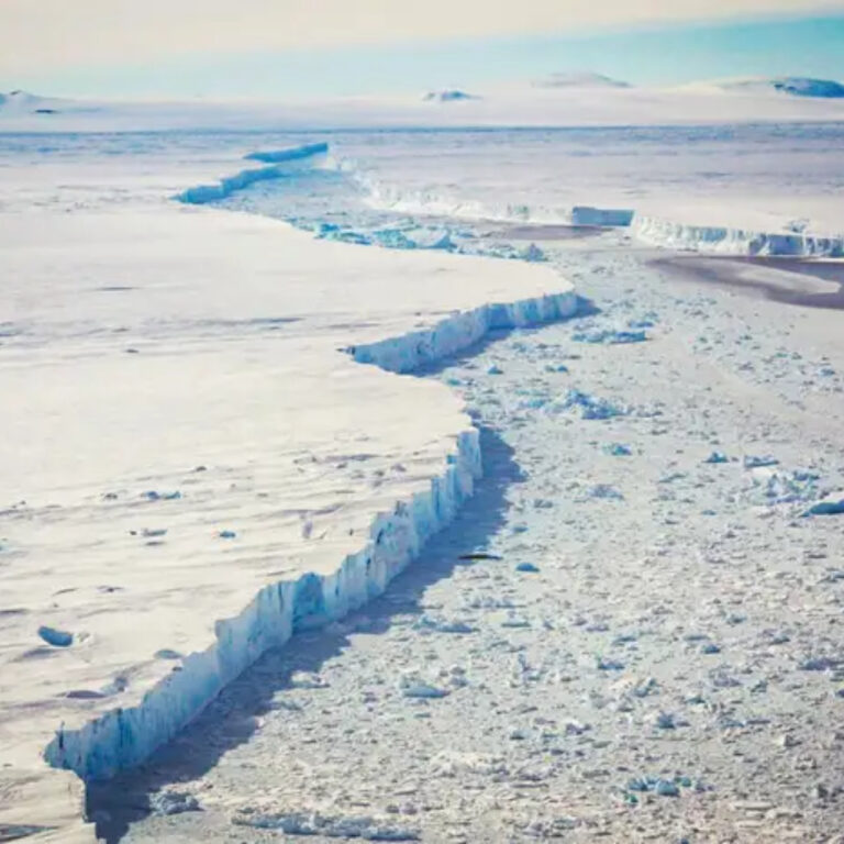 Buz sahanlığının zayıflaması, Antarktika’daki hayati öneme sahip buzulların hızlanmasına neden oldu