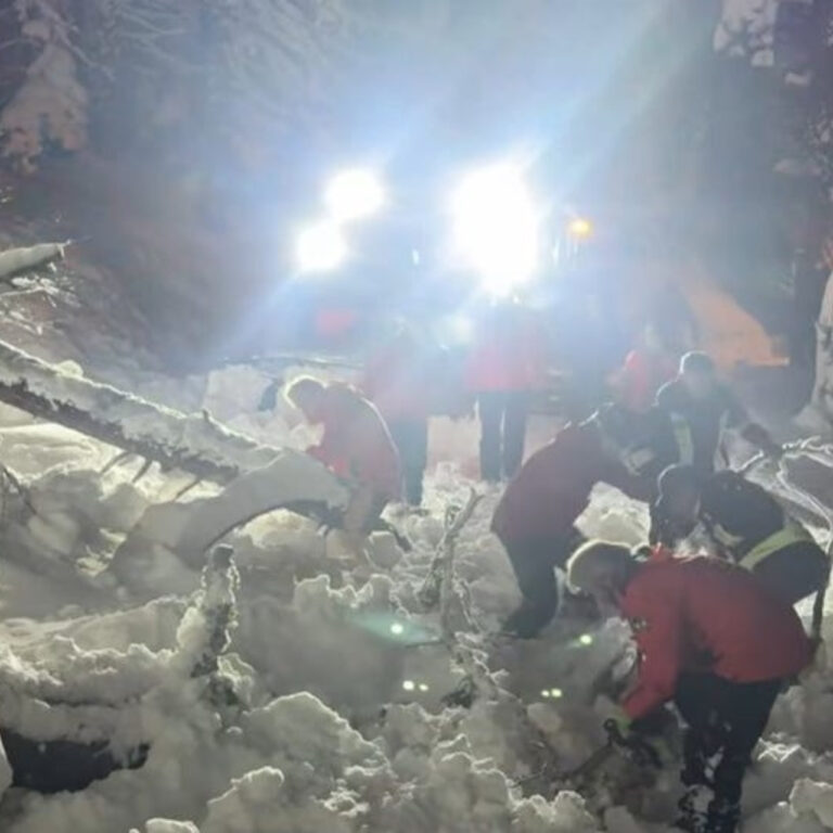 California’daki çığda yaklaşık 10 kayakçı kayıp, en az 6’sı mahsur kaldı