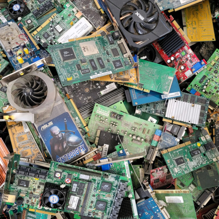 Malezya “Ülkemiz dünyanın çöplüğü değil” diyerek e-atık ithalatını yasakladı