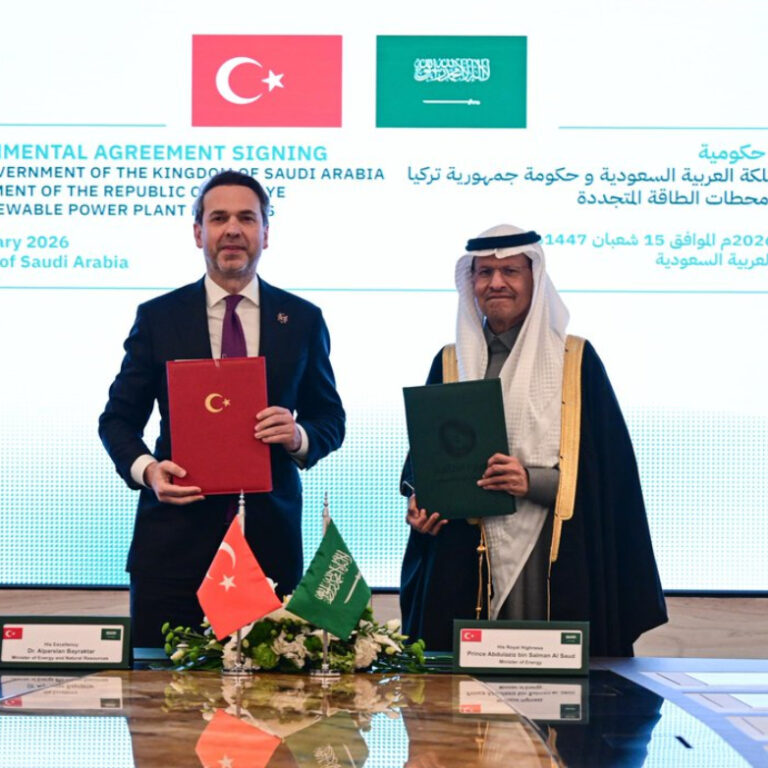 Türkiye ile Suudi Arabistan arasında 2 milyar dolarlık güneş enerjisi anlaşması