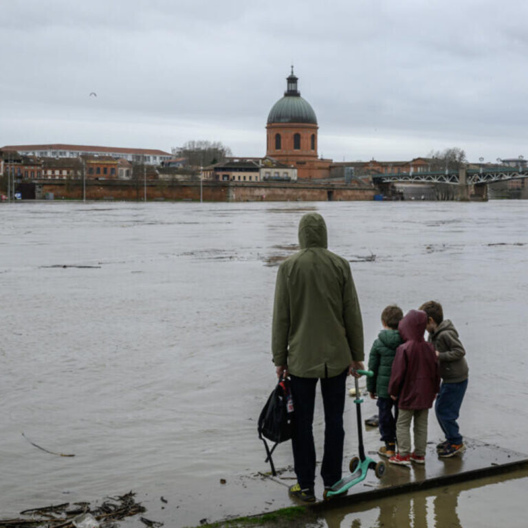 Nils Fırtınası Fransa’yı vurdu: 850 bin hanede elektrik kesintisi