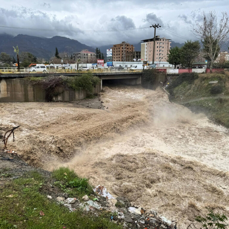 49 il için sarı kod! Kuvvetli sağanak yağmur, fırtına ve kar yağışı uyarısı