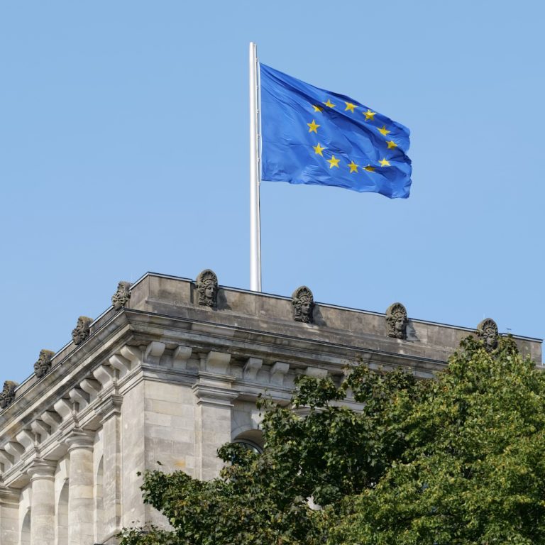 AB ülkeleri, emisyonlarda yüzde 90 azalmayı öngören 2040 iklim hedefine nihai onay verdi