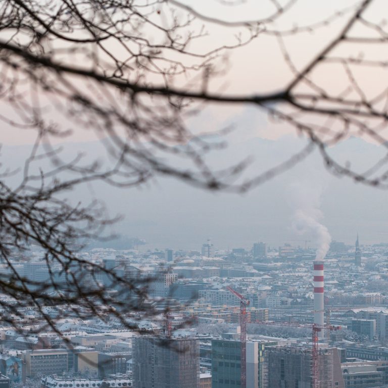 Çin 2026’ya kadar karbon emisyonlarını yüzde 3,8 azaltmayı hedefliyor