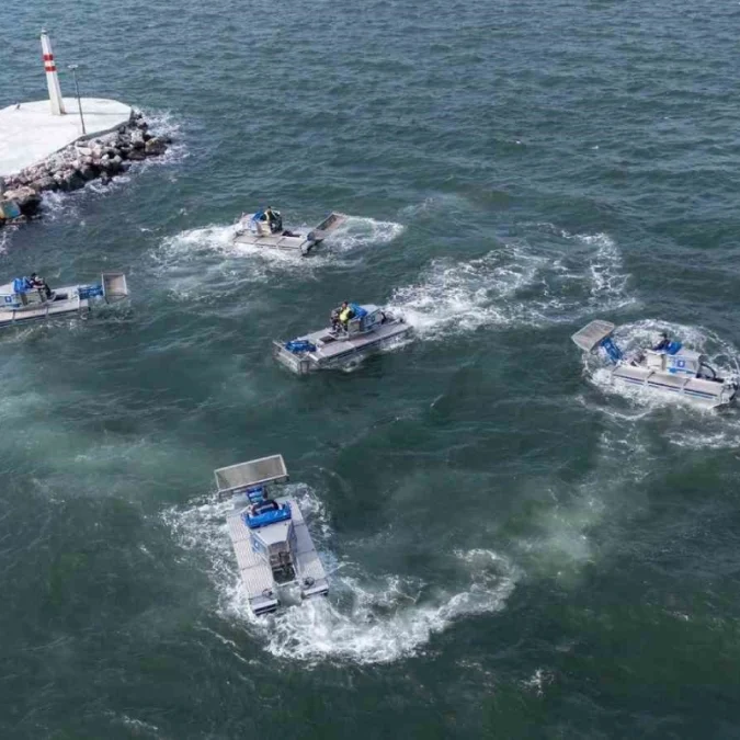 İzmir Körfezi’nde deniz marulu temizliğine 5 yeni amfibi araç takviyesi