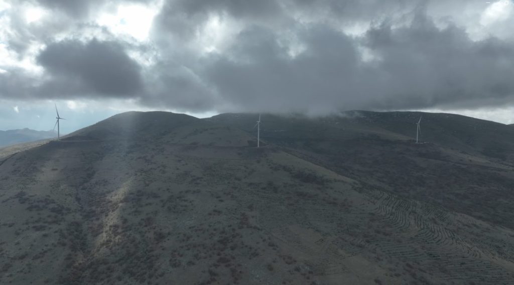 Kayseri Büyükşehir Belediyesi Ulaşım A.Ş. tarafından hayata geçirilen yenilenebilir enerji yatırımları, ilk yılını önemli bir başarıyla tamamladı. Proje ile 1 yılda yaklaşık 10 milyon kWh ihtiyaç fazlası enerji üretimi gerçekleştirilirken, yılda yaklaşık 15 bin ton karbondioksit emisyonunun önüne geçildi