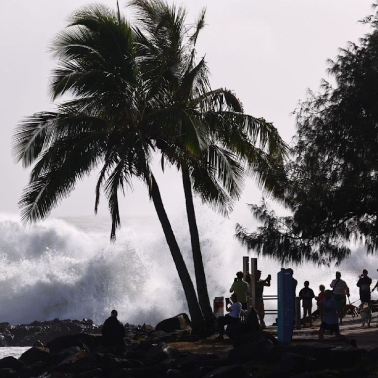Queensland “yaşayanların hatırladığı en büyük” siklonla karşı karşıya: Narelle 200 km hızla karaya vurabilir