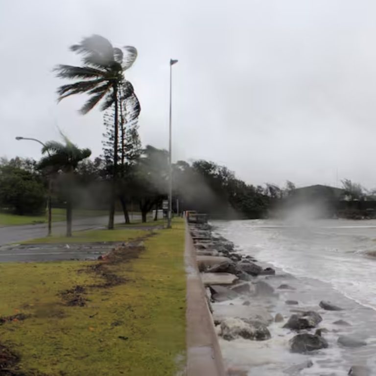 Queensland’in kuzeyinde “üst düzey” Kategori 4: Tropikal Siklon Narelle 250 km/saate varan rüzgârlarla karaya vurdu