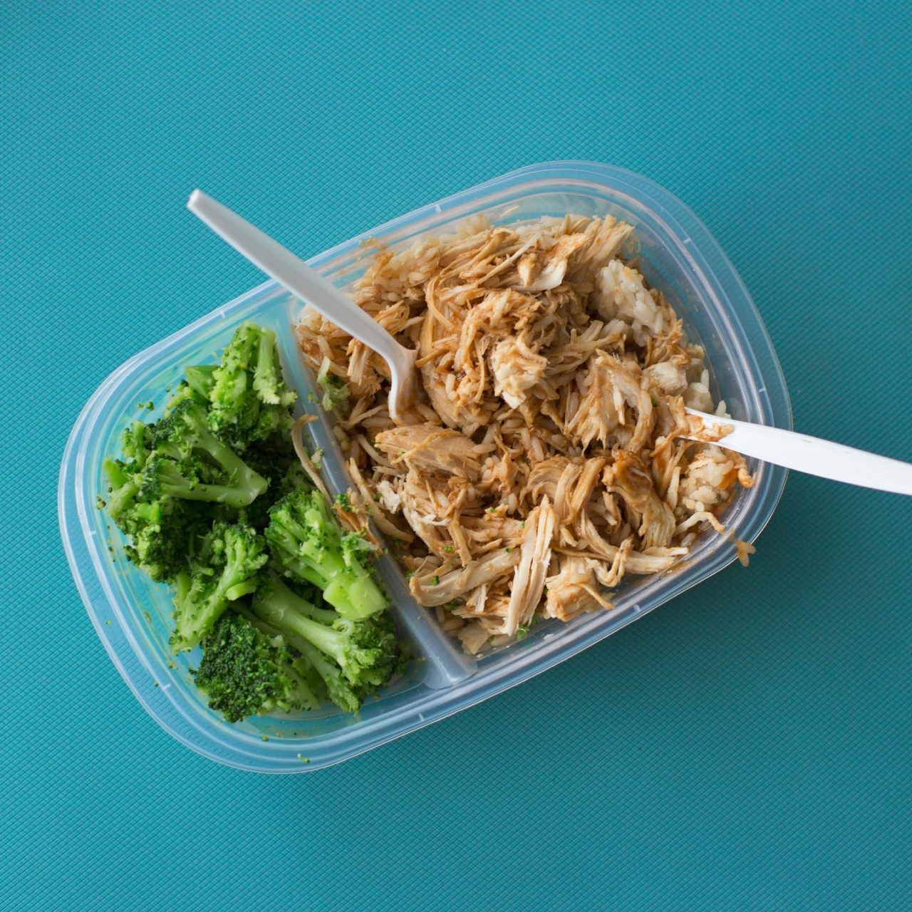 Tek kullanımlık bazı plastiklere kısıtlama 1 Eylül’den itibaren kademeli başlıyor