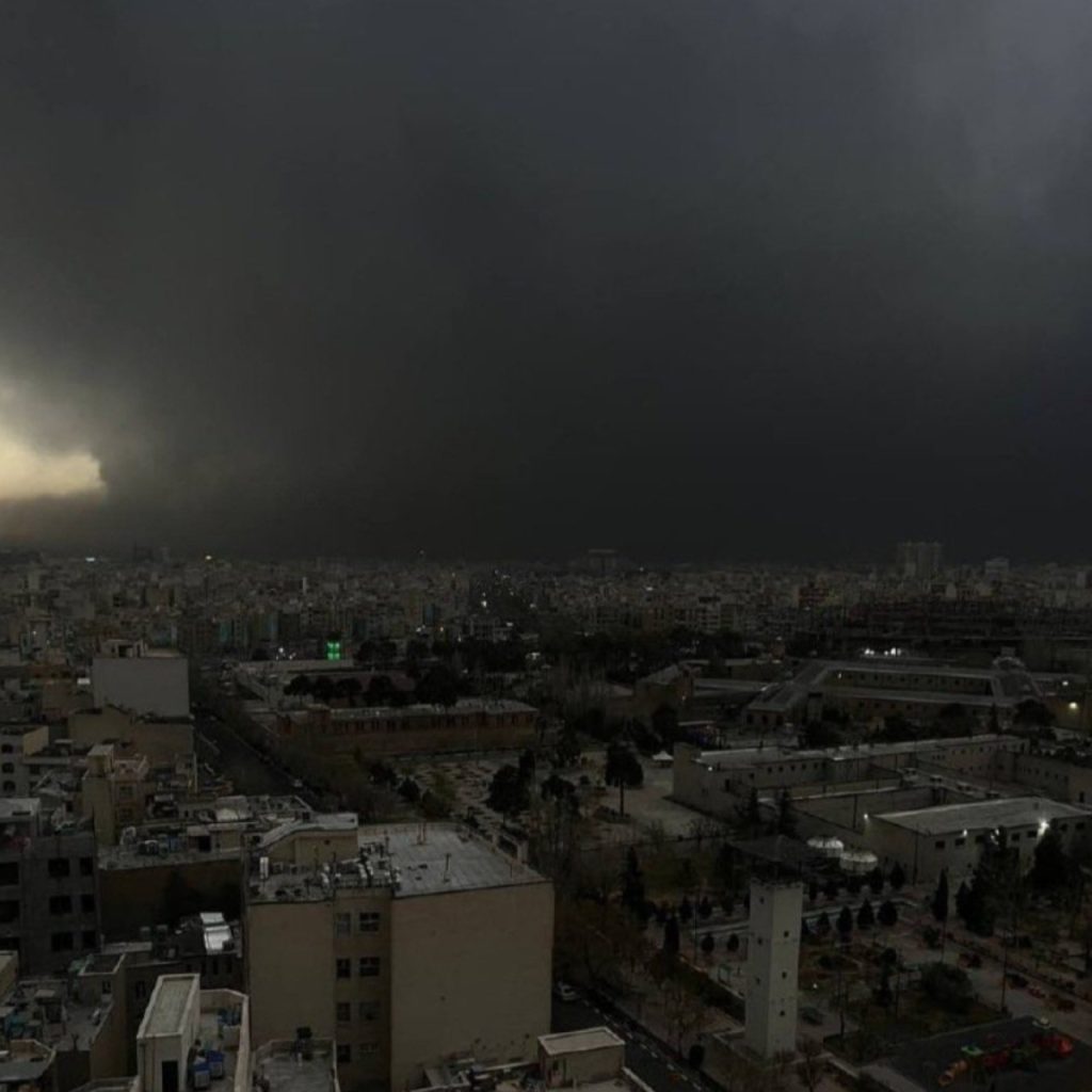 İran’a neden siyah yağmur yağıyor ve ne kadar tehlikeli?