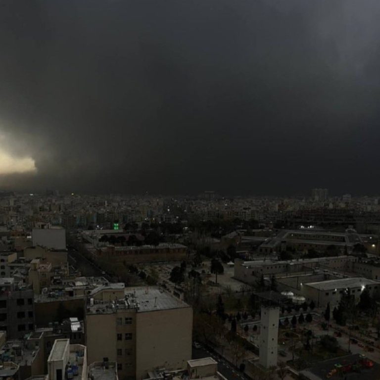 İran’a neden siyah yağmur yağıyor ve ne kadar tehlikeli?