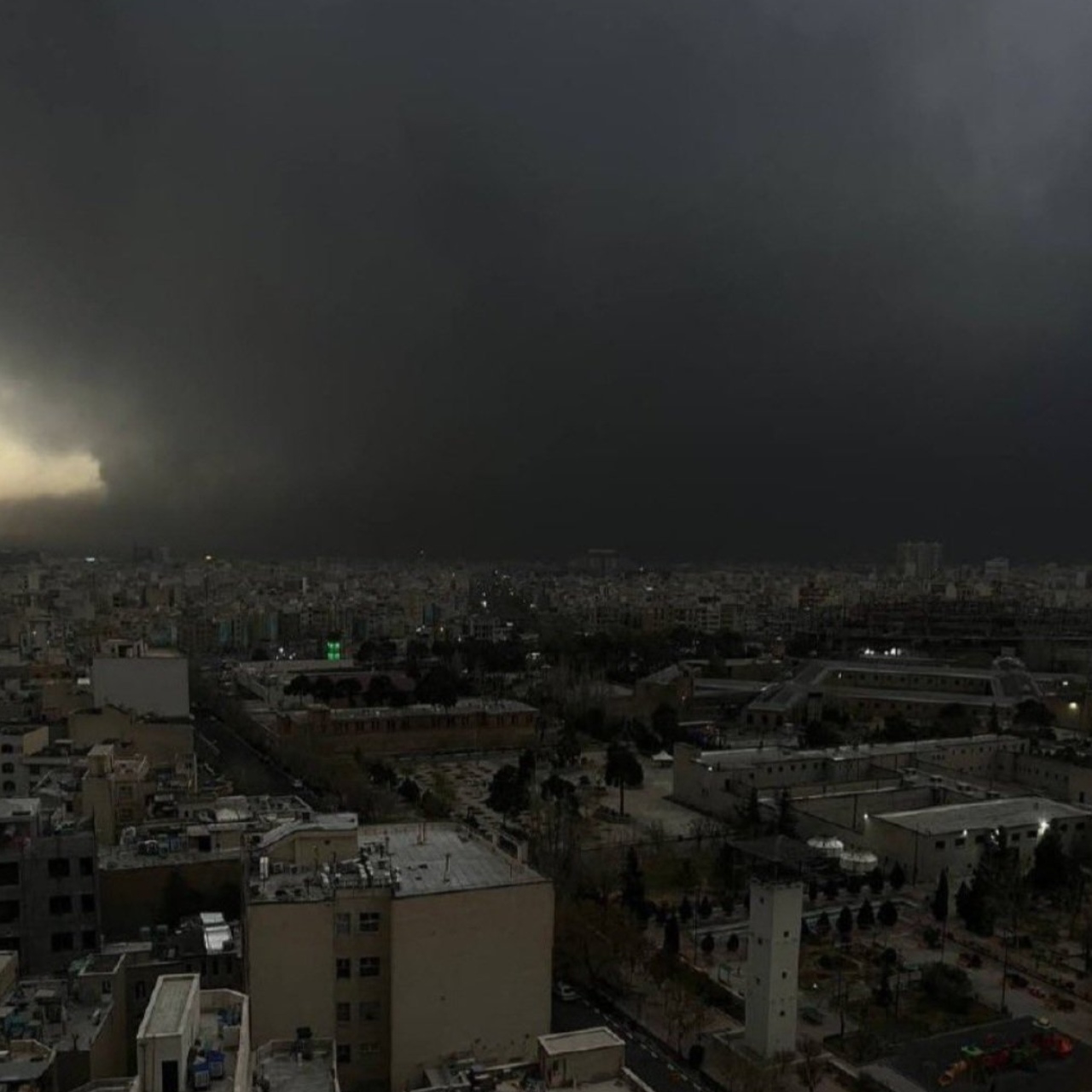 İran’a neden siyah yağmur yağıyor ve ne kadar tehlikeli?