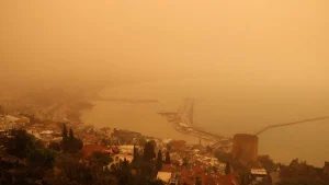 Türkiye ve Yunanistan’da gökyüzünü turuncuya boyayan ‘çöl tozu’ aslında ne işe yarıyor?