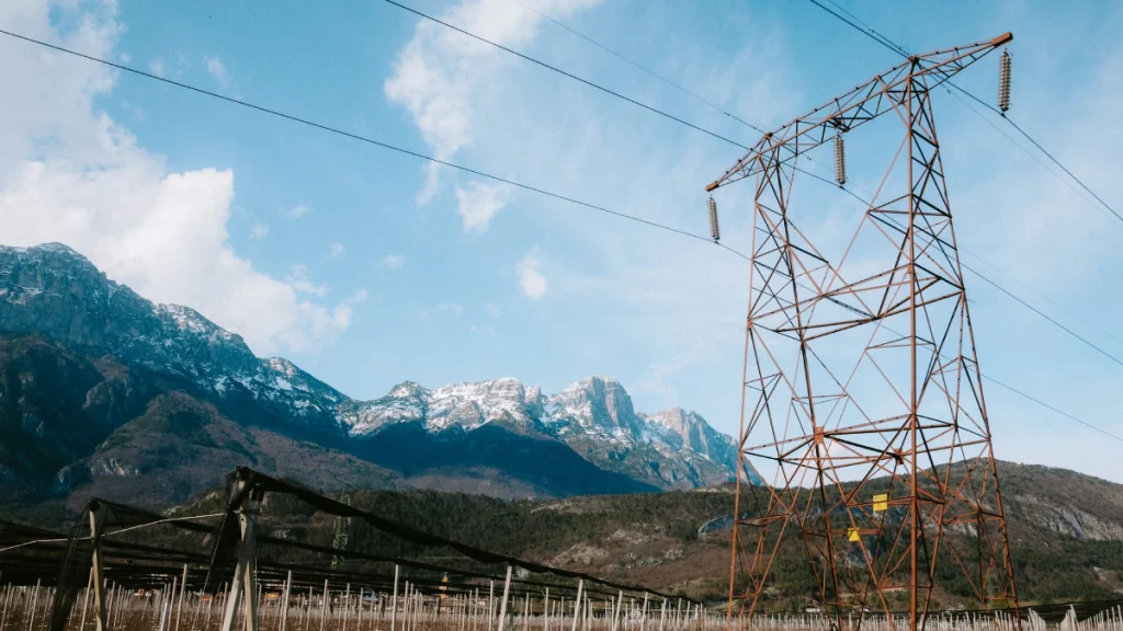 Avrupa’nın elektrik şebekesi yenilenebilir patlamasına yetişemedi: En çok hangi ülke etkilenecek