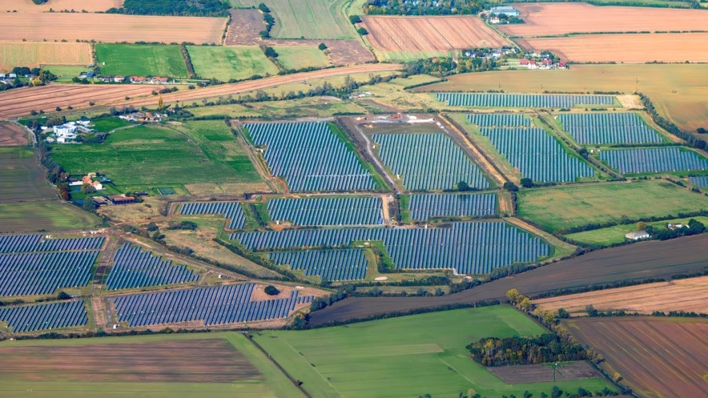 İngiltere güneşte iki rekor kırdı, dev santrale de onay verdi