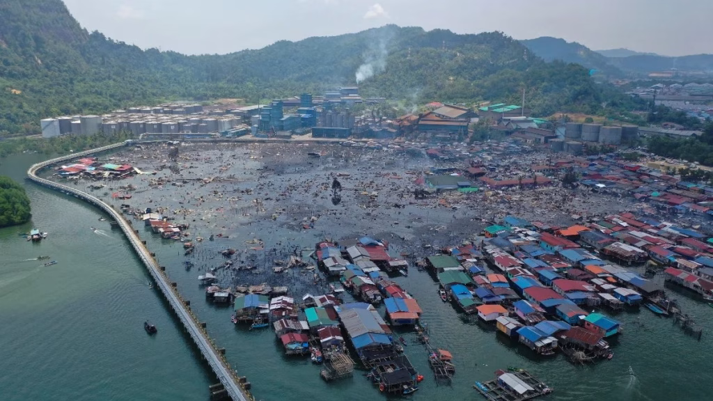 Malezya’da büyük yangın: Sabah’ta 1.000 ev kül oldu, binlerce kişi evsiz kaldı
