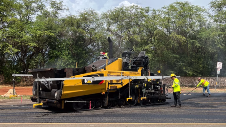 Hawaii, çevre kirliliğiyle mücadele etmek için okyanuslardaki plastikleri yollara dönüştürüyor