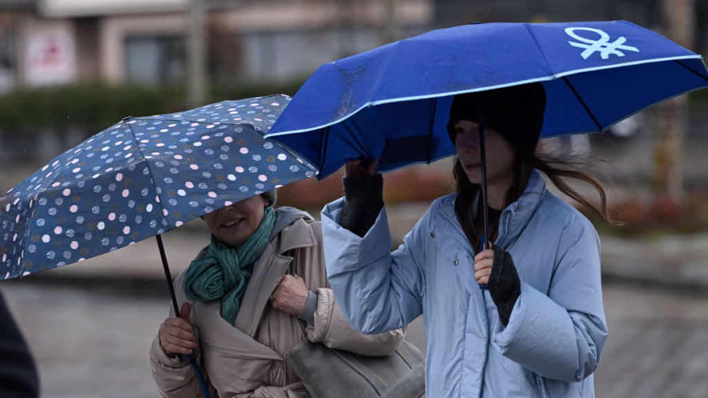 Yağışlı sistem geliyor! Batıda ve doğuda sağanak yağmur var