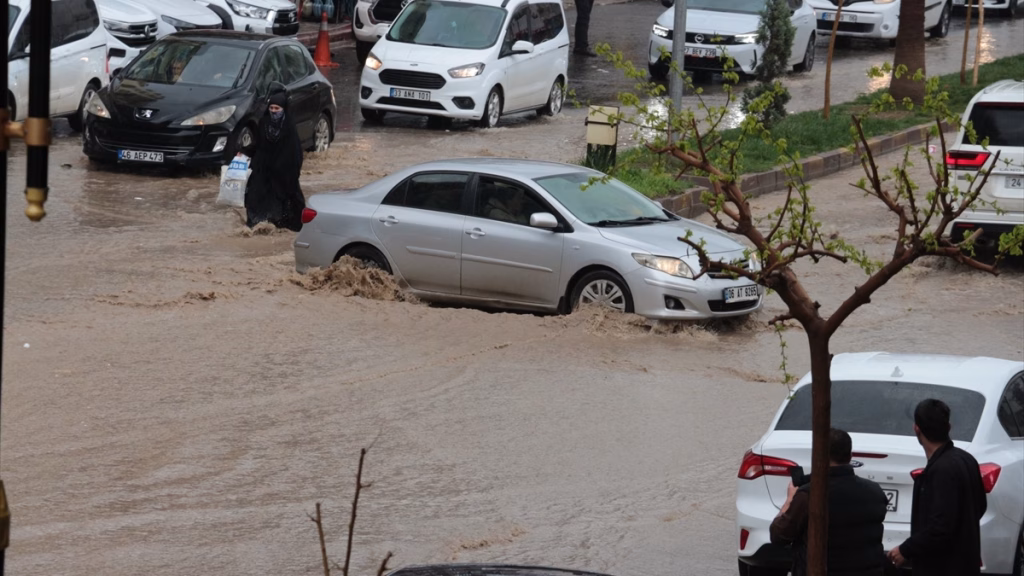 Meteoroloji’den sağanak yağmur ve kar uyarısı! Zirai don ve çığ tehlikesi! 13 Nisan hava durumu
