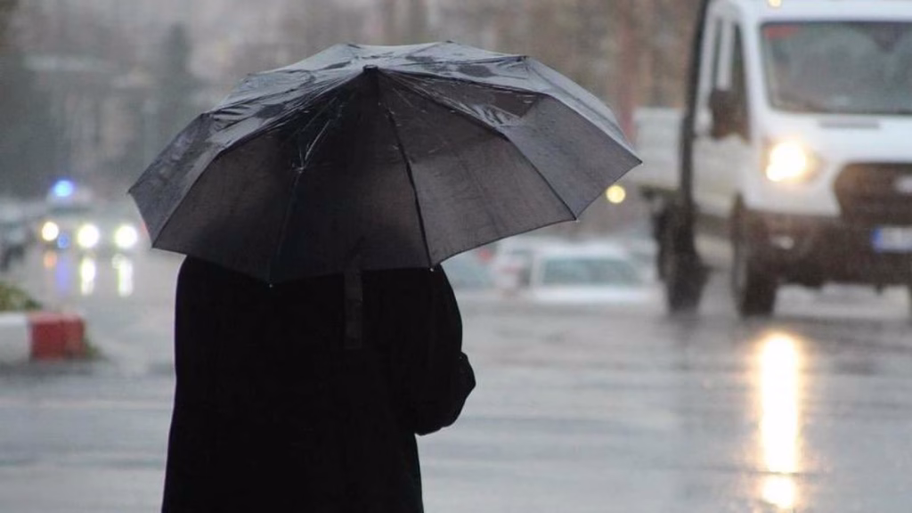 Kuvvetli sağanak yağmur etkili olacak! Sıcaklıklar 10 derece birden düşüyor