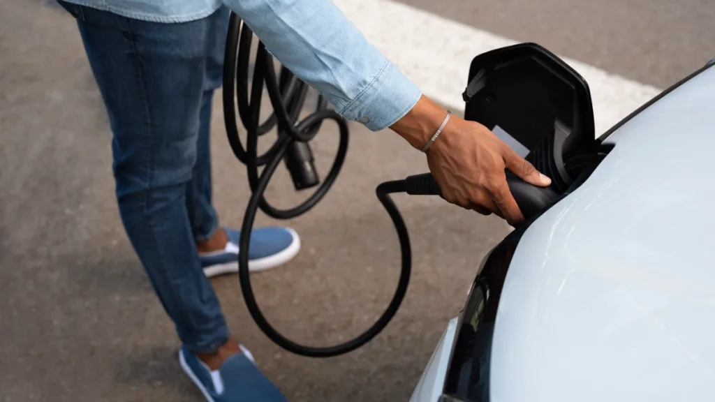 IEA: Elektrikli ve hibrit araç satışları bu yıl küresel pazarın yüzde 30’una ulaşacak