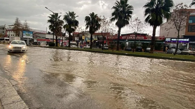 Meteoroloji’den sağanak uyarısı: İç ve doğu bölgelerde sıcaklıklar yükseliyor