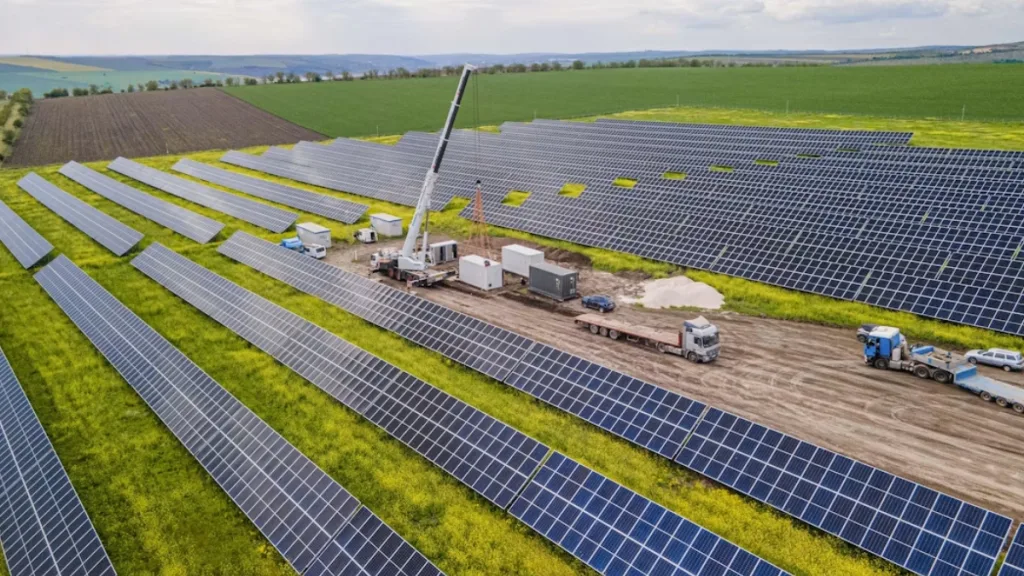 Küresel enerji talebinde tarihi rekor: Düşük karbonlu kaynaklar fosil yakıtları tahtından indiriyor