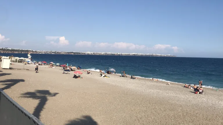 Karadeniz ve kuzey bölgelerde yağış alarmı: Sıcaklıklar mevsim normallerinde