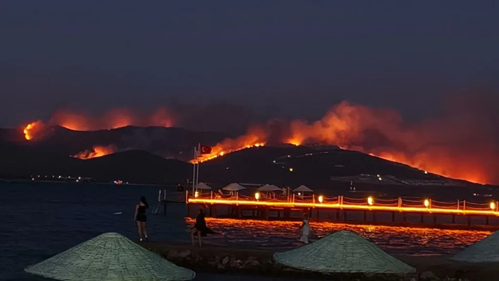 Muğla’da alevler kapıya dayandı: Milas’ta gece yarısı kabusu ve karşı ateş mücadelesi!