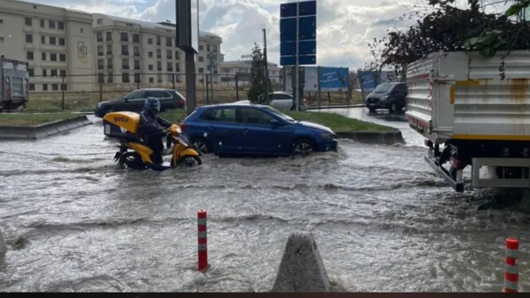 Akdeniz, Karadeniz ve Doğu Anadolu bölgesine kritik sel uyarısı: 8 il için sağanak alarmı!