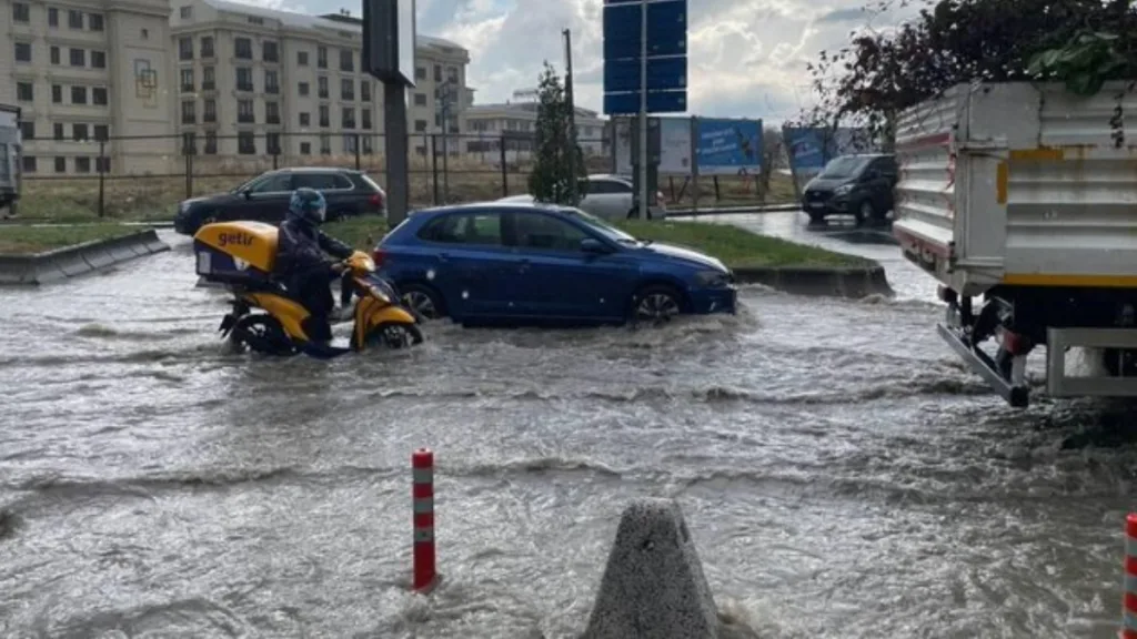 Karadeniz ve Doğu Anadolu’da sağanak, Ege ve Marmara’da fırtına alarmı: Meteoroloji’den yeni uyarı!