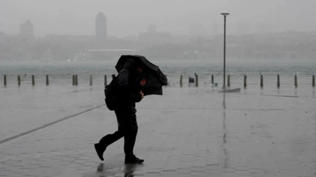 İstanbul için sağanak ve kuvvetli yağış uyarısı: AKOM’dan sel ve yıldırım alarmı