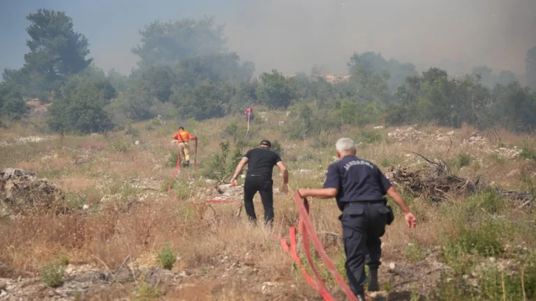 Karadeniz’de sağanak batıda fırtına var! Sel ve yangın tehlikesi sürüyor